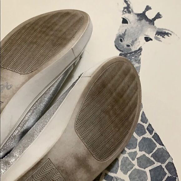 Steve Madden silver shiny sneakers 7M - Picture 4 of 5